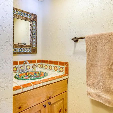 Bright Condo: 30 Min From Basin! Holiday home