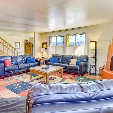Bright Condo: 30 Min From Basin! Holiday home *