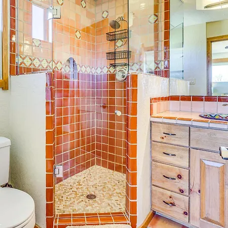 Holiday home Bright Condo: 30 Min From Basin!