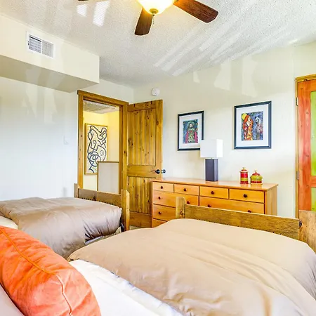 Bright Condo: 30 Min From Basin! *