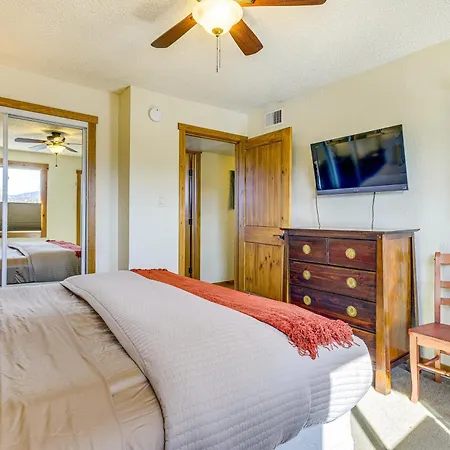 Bright Condo: 30 Min From Basin!
