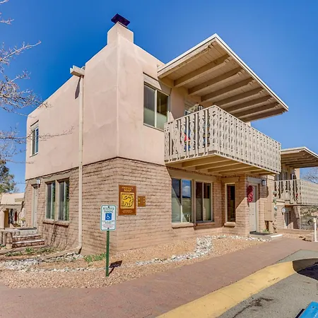 Bright Condo: 30 Min From Basin! Holiday home