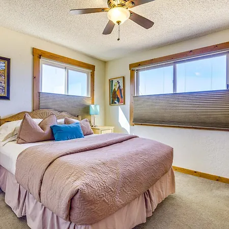 Bright Condo: 30 Min From Basin! *
