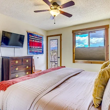 Bright Condo: 30 Min From Basin! Santa Fe