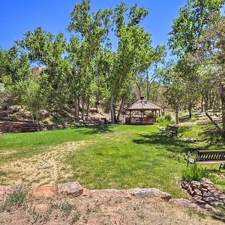 Holiday home Bright Condo: 30 Min From Basin! *